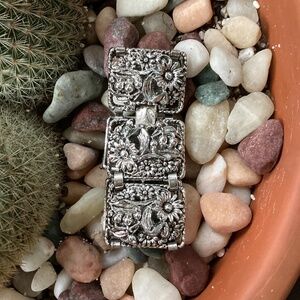 Vintage Sarah Coventry Floral Design Silver Tone Link Bracelet